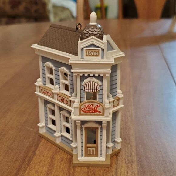 1988 Hallmark Nostalgic Houses and Shops Series 5th Hall Bros Card Shop - Picture 1 of 8